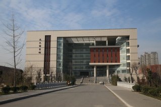 有着从校园吉他手到国际影展... 继